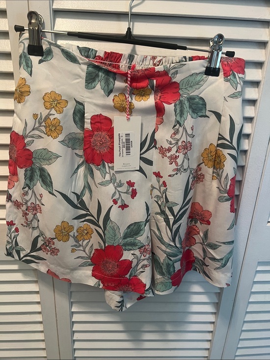 The Posh Pineapple Z Supply Pants - #2210**Floral Drawstring Women's Skort - White with Red & Yellow Blooms